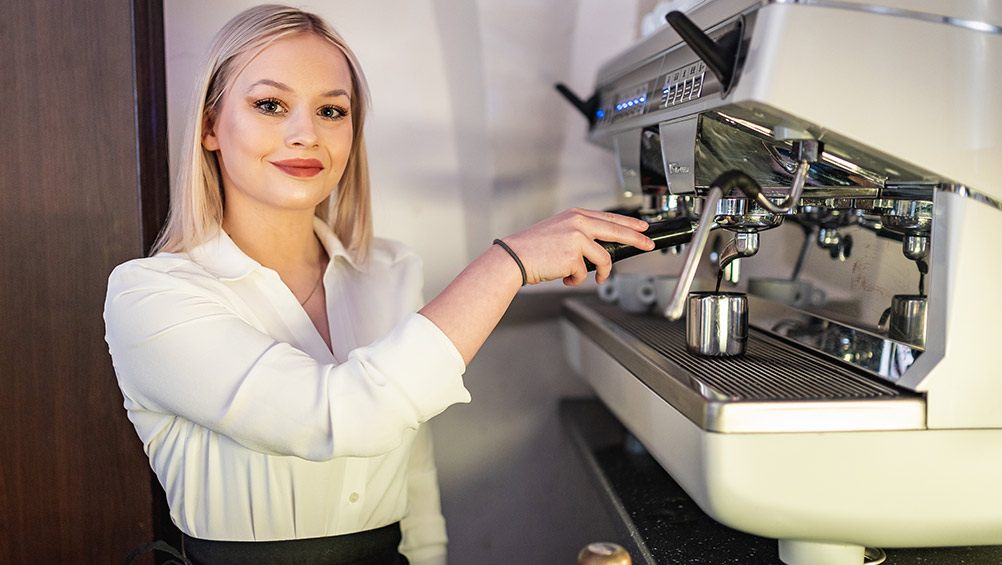studentka na praxi gastronomie