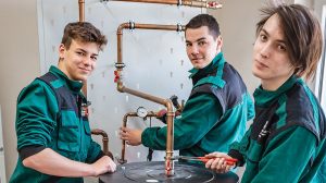 děti při praxi instalatéra